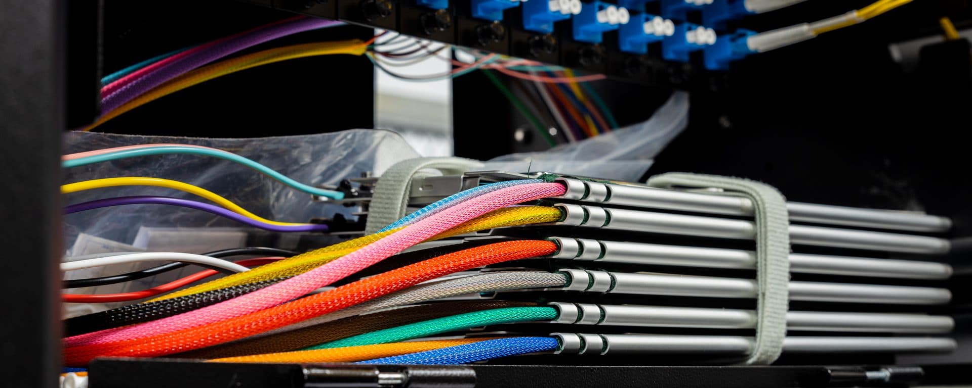 Color-coded fiber jumpers and silver cable management in a tym2 patch panel